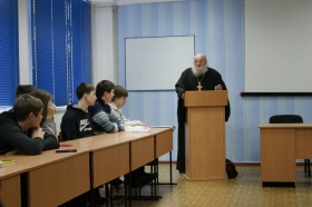 Студенты Ровеньковского факультета встретились с протоиереем Александром