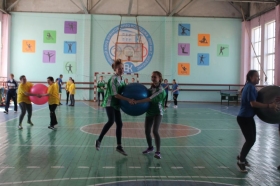 В Брянковском колледже прошел спортивно-развлекательный конкурс «А ну-ка девушки!»