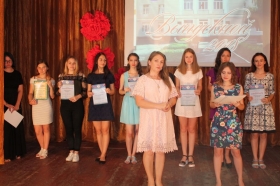 Выпускникам Брянковского колледжа вручили дипломы об образовании