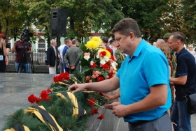 Представители ЛНУ имени Тараса Шевченко почтили память погибших воинов Великой Отечественной войны