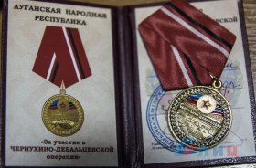 Глава ЛНР наградил медалями телеоператоров Государственной телерадиовещательной компании республики