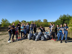 Студенты ЛГПУ продолжают активно работать в рамках экологической акции по очистке поверхностных вод Луганска