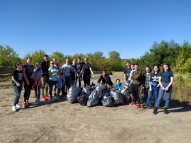 Студенты ЛГПУ продолжают активно работать в рамках экологической акции по очистке поверхностных вод Луганска