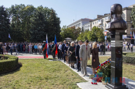 Студенты ЛГПУ посетили открытие памятника первому главе ЛНР Валерию Болотову
