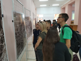 Студенты ЛГПУ посетили выставку в Луганской республиканской универсальной научной библиотеке им. М.Горького
