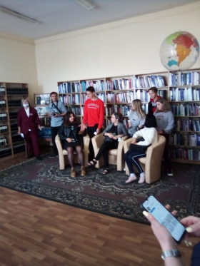 Студенты колледжа технологий и дизайна ЛГПУ посетили научную библиотеку имени М.Горького
