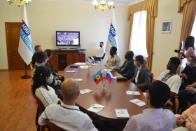 Иностранные студенты из ЛГПУ приняли участие во встрече, организованной ОД «Мир Луганщине» ко Дню народного единства