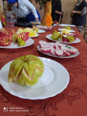Луганский профессиональный торгово-кулинарный колледж ЛГПУ провел мастер-класс на тему «Карвинг»