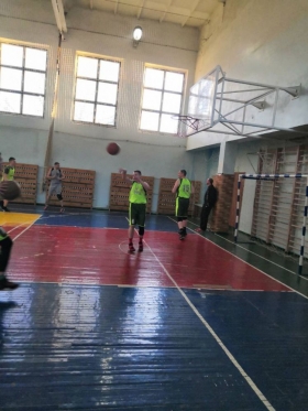 Студенческая команда ЛГПУ по баскетболу провела товарищеский матч в городе Молодогвардейске