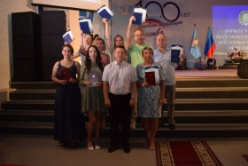 Выпуск столетия: в ЛГПУ прошла церемония вручения дипломов выпускникам 2021 года