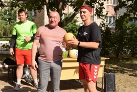 «Арбуз или дыня?»: в ЛГПУ прошел товарищеский матч по волейболу между бойцами молодежного трудового отряда «АТОМ»