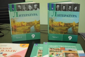 ЛГПУ закупил учебники для образовательных организаций ЛНР 