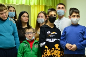 Волонтерский отряд ЛГПУ принял участие в благотворительной акции «Здравствуй, осень!»