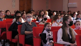 В ЛГПУ прошел фестиваль русского языка в Луганском крае «Я думаю по-русски»