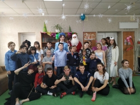 Волонтеры ЛГПУ подарили праздник детям