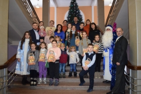 Детям членов Профсоюза ЛГПУ вручили сладкие подарки