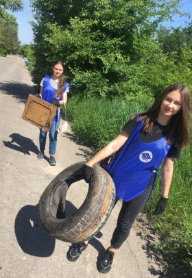 Студенты и преподаватели ЛГПУ приняли участие в работах по облагораживанию города Луганска