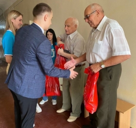 В ЛГПУ поздравили почетных ветеранов труда