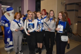 Учащиеся педагогических классов ЛНР стали гостями церемонии открытия главной елки ЛГПУ