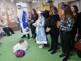 Волонтеры ЛГПУ поздравили детей социально-реабилитационного Центра с наступающим Новым годом