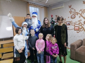 Волонтеры ЛГПУ поздравили детей социально-реабилитационного Центра с наступающим Новым годом