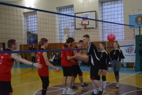 В ЛГПУ прошел предновогодний товарищеский матч по волейболу