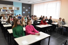 Преподаватель УрГПУ прочитала лекцию о Великой Отечественной войне студентам ЛГПУ