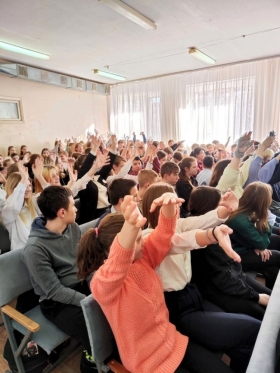 Преподаватели и студенты ФМХО ЛГПУ провели творческую встречу с луганскими школьниками