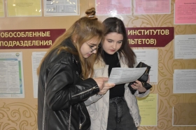 Более 300 абитуриентов приняли участие в пробном тестировании в ЛГПУ 