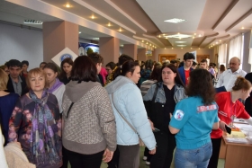Более 300 абитуриентов приняли участие в пробном тестировании в ЛГПУ 