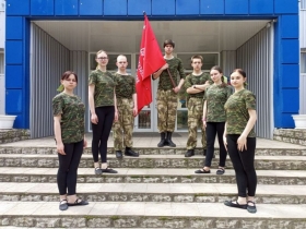 Акция «Флаги Победы» прошла в Стахановском педагогическом колледже ЛГПУ
