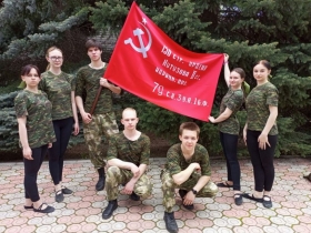 Акция «Флаги Победы» прошла в Стахановском педагогическом колледже ЛГПУ