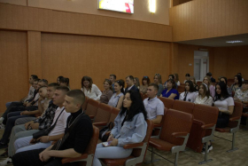 Торжественное мероприятие, посвященное Дню знаний, состоялось на Ровеньковском факультете ЛГПУ 