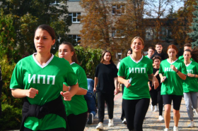 Преподаватели и студенты ЛГПУ успешно преодолели дистанцию легкоатлетического пробега «Я бегу с наставником»