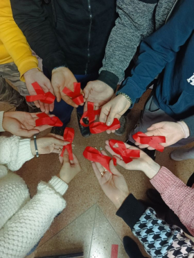 На Ровеньковском факультете прошла волонтерская акция «Мы против СПИДа»