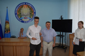 Выпускникам ЛГПУ вручили сертификат о прохождении профессиональной аттестации