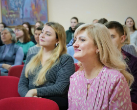 «Новый год уже в пути!»: в ЛГПУ прошел праздничный концерт
