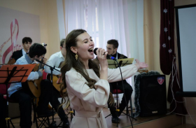 «Новый год уже в пути!»: в ЛГПУ прошел праздничный концерт
