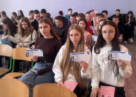 Представители ЛГПУ провели выездную профориентационную встречу со старшеклассниками города Меловое