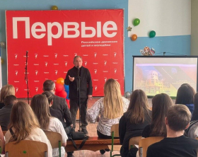 Представители ЛГПУ провели выездную профориентационную встречу со старшеклассниками города Меловое