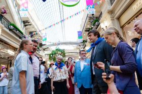 Сергей Кравцов открыл в ГУМе выставку к 100-летию МДЦ «Артек»