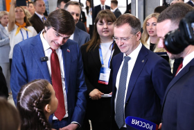 Владимир Мединский и Сергей Кравцов осмотрели выставочную зону форума «Формируя будущее» в Казани