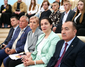 Депутат Государственной Думы Яна Лантратова посетила Луганский педуниверситет