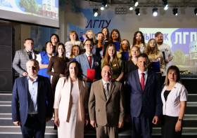 В педагогическом университете вручили дипломы будущим учителям