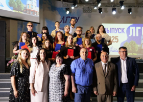 В педагогическом университете вручили дипломы будущим учителям