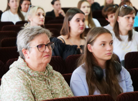Августовское совещание учебно-педагогического округа Республики продолжается в ЛГПУ