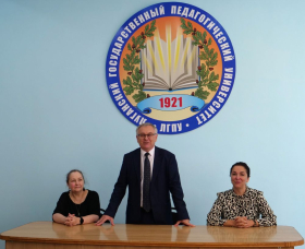 Встреча ректоров Саратовского и Луганского педагогических университетов: награждение педагогов и одаренных учащихся