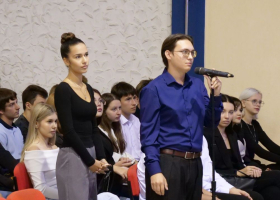 500 студентов ЛГПУ приняли участие в открытом диалоге от проекта «Знание. Карьера»