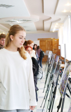 Вице-президент РГО открыл выставку в ЛГПУ