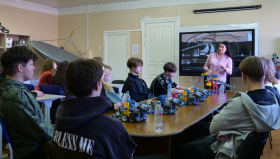 Профориентационные стажировки для школьников: в ЛГПУ стартовал проект «Больше, чем работа»